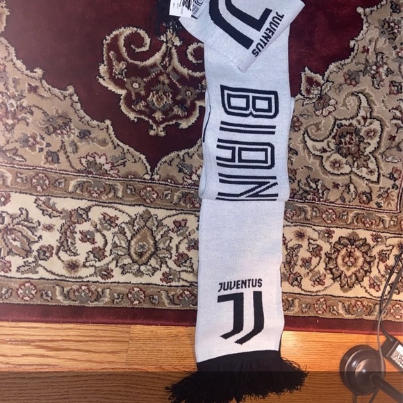 Scarf - Picture 2 of 3